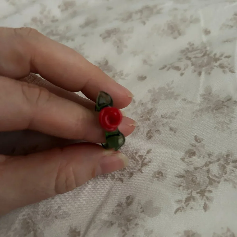 Lisa Says Gah glass rose ring - Picture 2 of 3